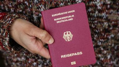 Ein deutscher Reisepass (Archivfoto)