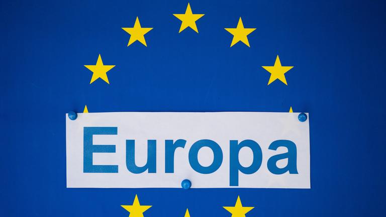 Das EU-Symbol: gelbe Sterne im Kreis auf blauem Grund