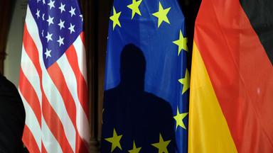 Die Flaggen von der USA, von Europa und von Deutschland