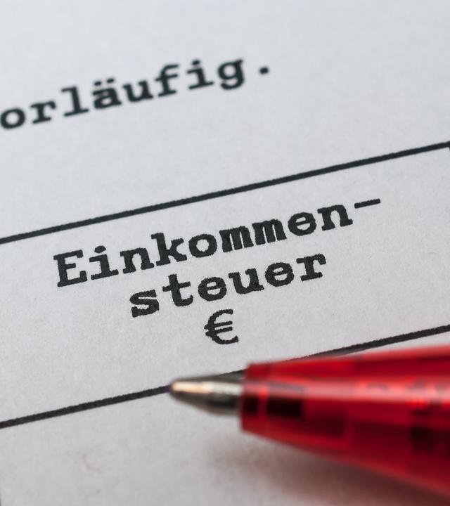 Mit einer EInkommenssteuerreform will die Bundesregierung Bürokratie abbauen und Haushalte mit geringem Einkommen entlasten.