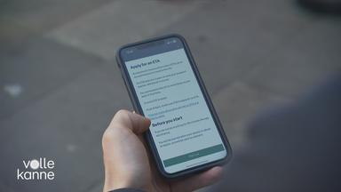 Handy-Display in der Hand