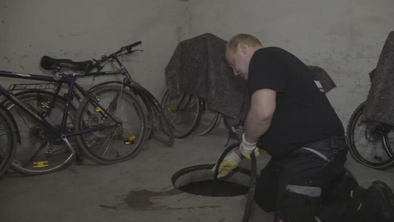 Im Einsatz mit den Rohrreinigern