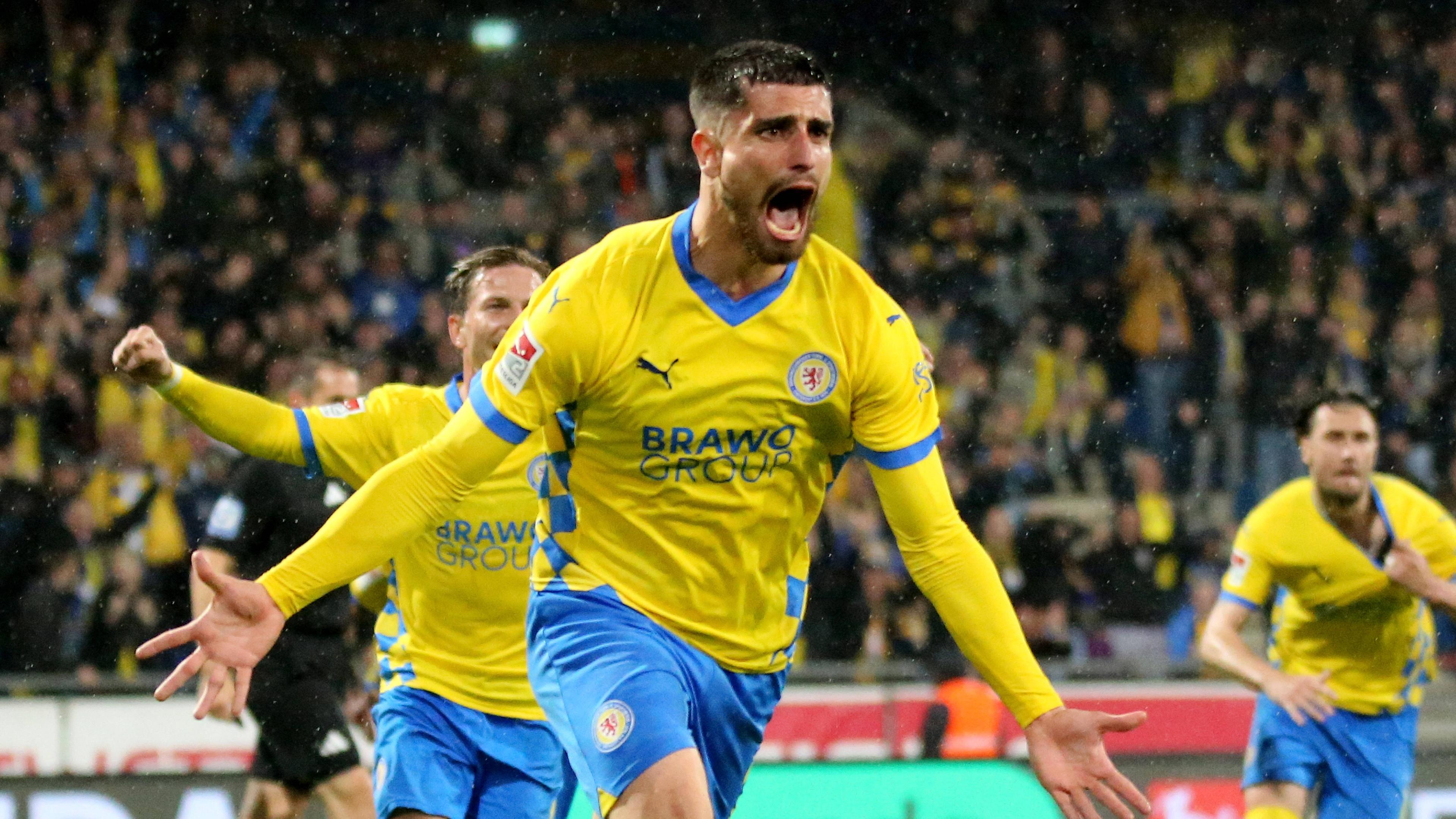 2. Bundesliga - Relegation, Eintracht Braunschweig - 1. FC Saarbrücken, Rückspiel:  Fabio Di Michele Sanchez (Braunschweig) bejubelt sein Tor zum 1:2