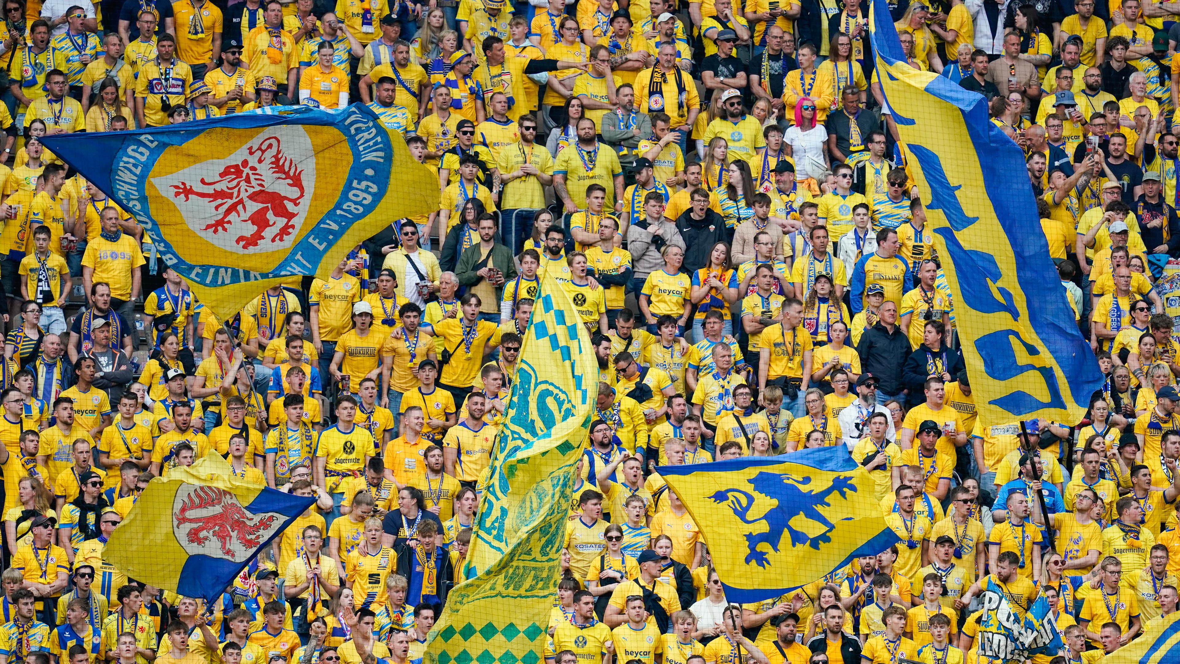 Eintracht Braunschweig Fans im Stadion