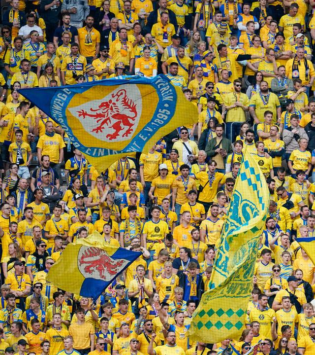 Eintracht Braunschweig Fans im Stadion
