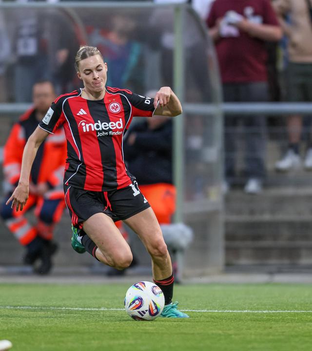 Eintracht Frankfurt besiegt Nürnberg