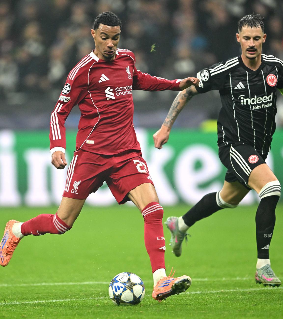 Eintracht Frankfurt spielt gegen den FC Liverpool.
