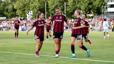 Nikosia Ereleta Memeti ( Eintracht Frankfurt, 07 ), Larissa Mühlhaus ( Eintracht Frankfurt, 47 ), Laura Freigang ( Eintracht Frankfurt, 10 ) 