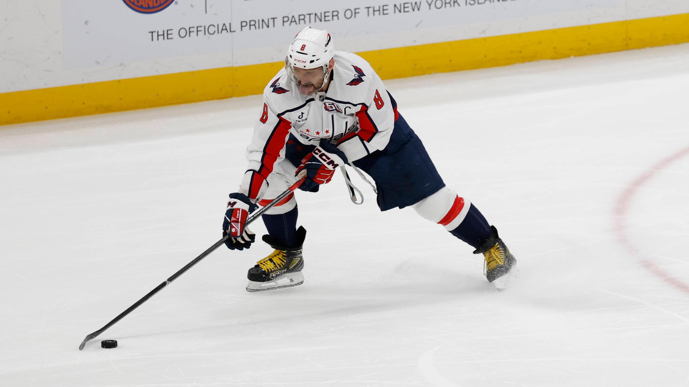 Alexander Owetschkin von den Washington Capitals in Aktion beim Spiel gegen die New York Islanders.