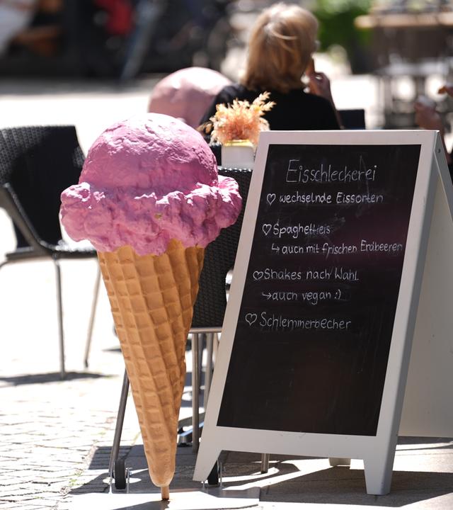 Die Temperaturen steigen - und mit ihnen die Eispreise.