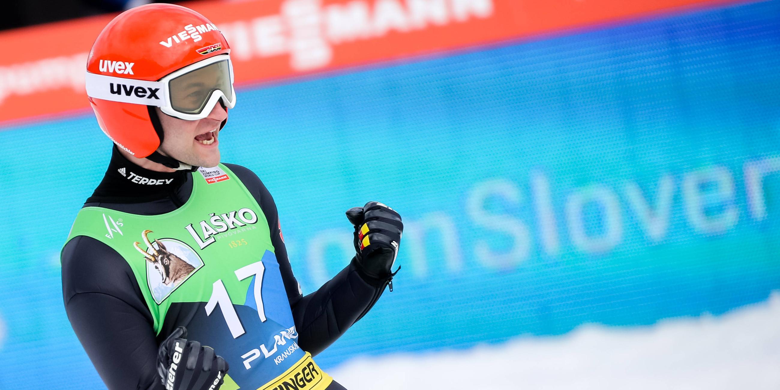 Markus Eisenbichler jubelt nach einem Sprung beim Skifliegen am 2. April 2023 in Planica