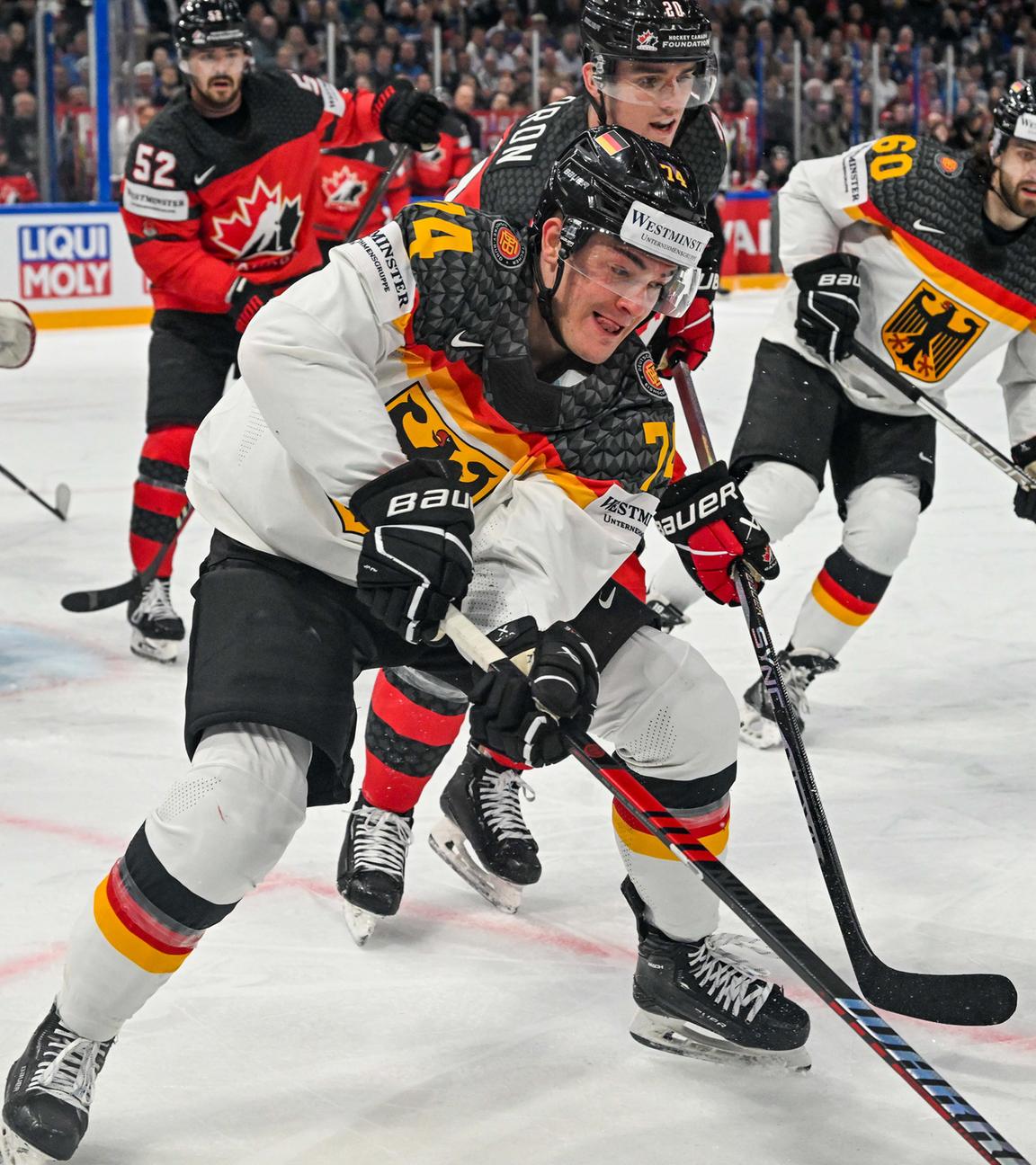 Spielszene aus dem Finale der Eishockey-WM 2023 mit Justin Schütz aus der Nationalmannschaft.