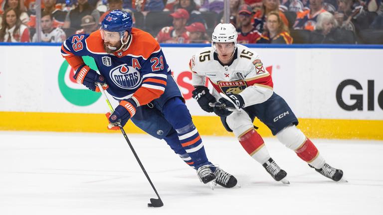 Eishockey: Leon Draisaitl von den Edmonton Oilers (l.).