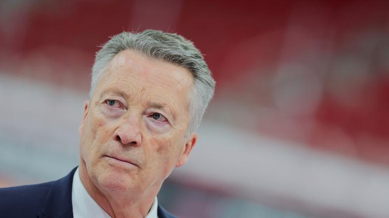 Der deutsche Eishockey-Trainer Harold Kreis beim Länderspiel Deutschland gegen die USA am 04.05.2025 in Düsseldorf.