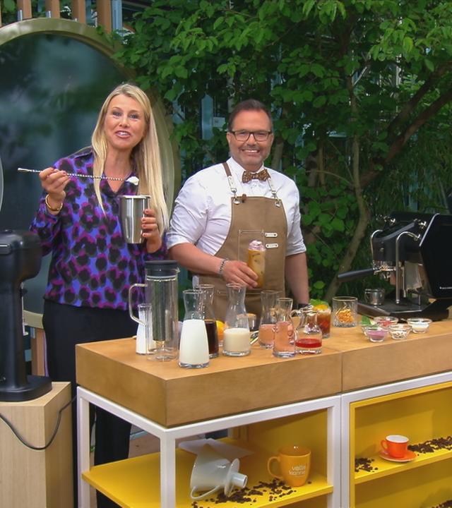 Nadine Krüger und Alessandro Metafune im "Volle Kanne"-Artrium. Es macht Eiskaffee-Spezialitäten.