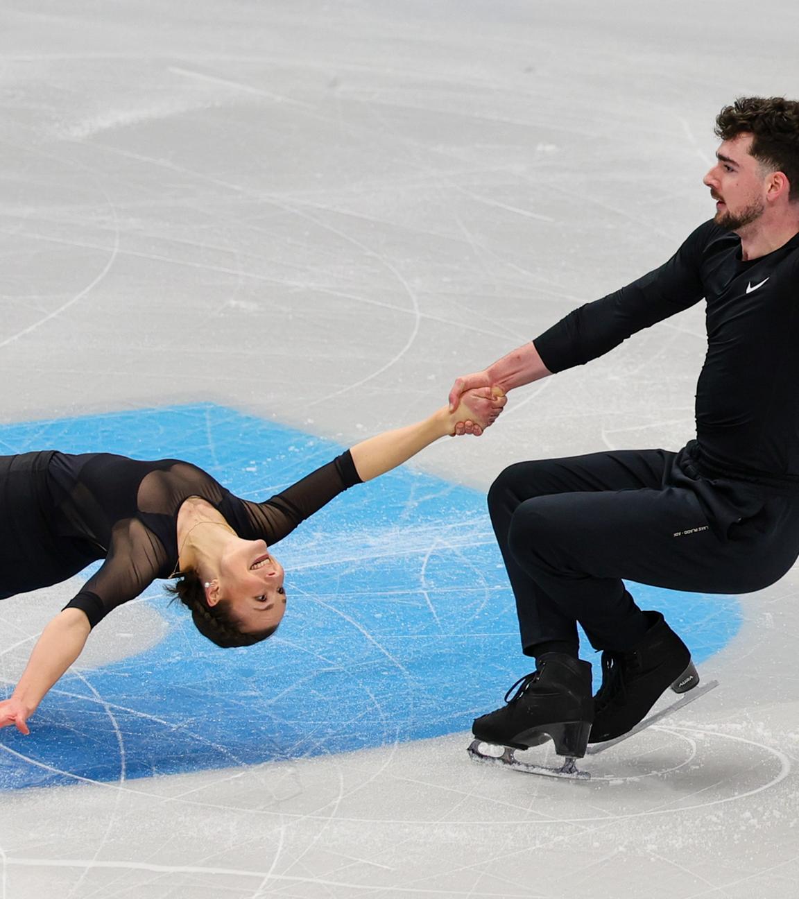 Minerva Fabienne Hase and Nikita Volodin bei der Eiskunstlauf-EM im englischen Sheffield