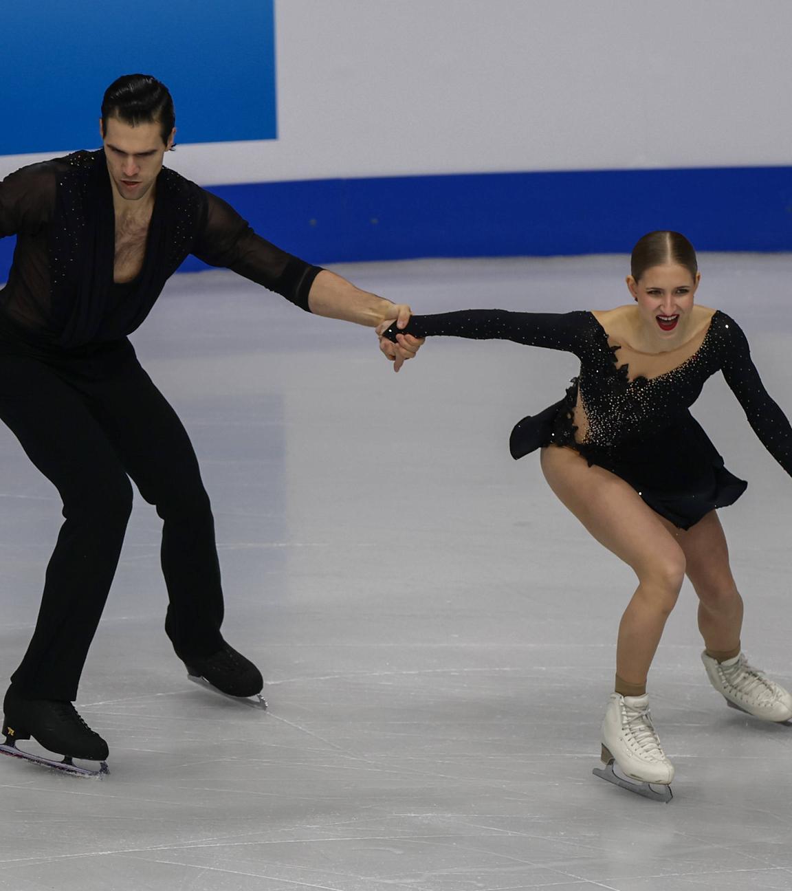 Minerva Fabienne Hase and Nikita Volodin bei der Eiskunstlauf-EM im englischen Sheffield