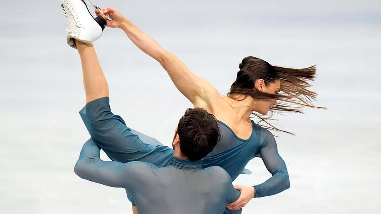 Goldmedaillengewinner im Eistanz Laurence Fournier Beaudry und Guillaume Cizeron (Frankreich)