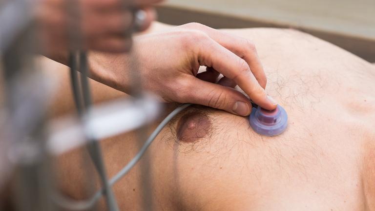 EKG-Untersuchung bei einem Arzt