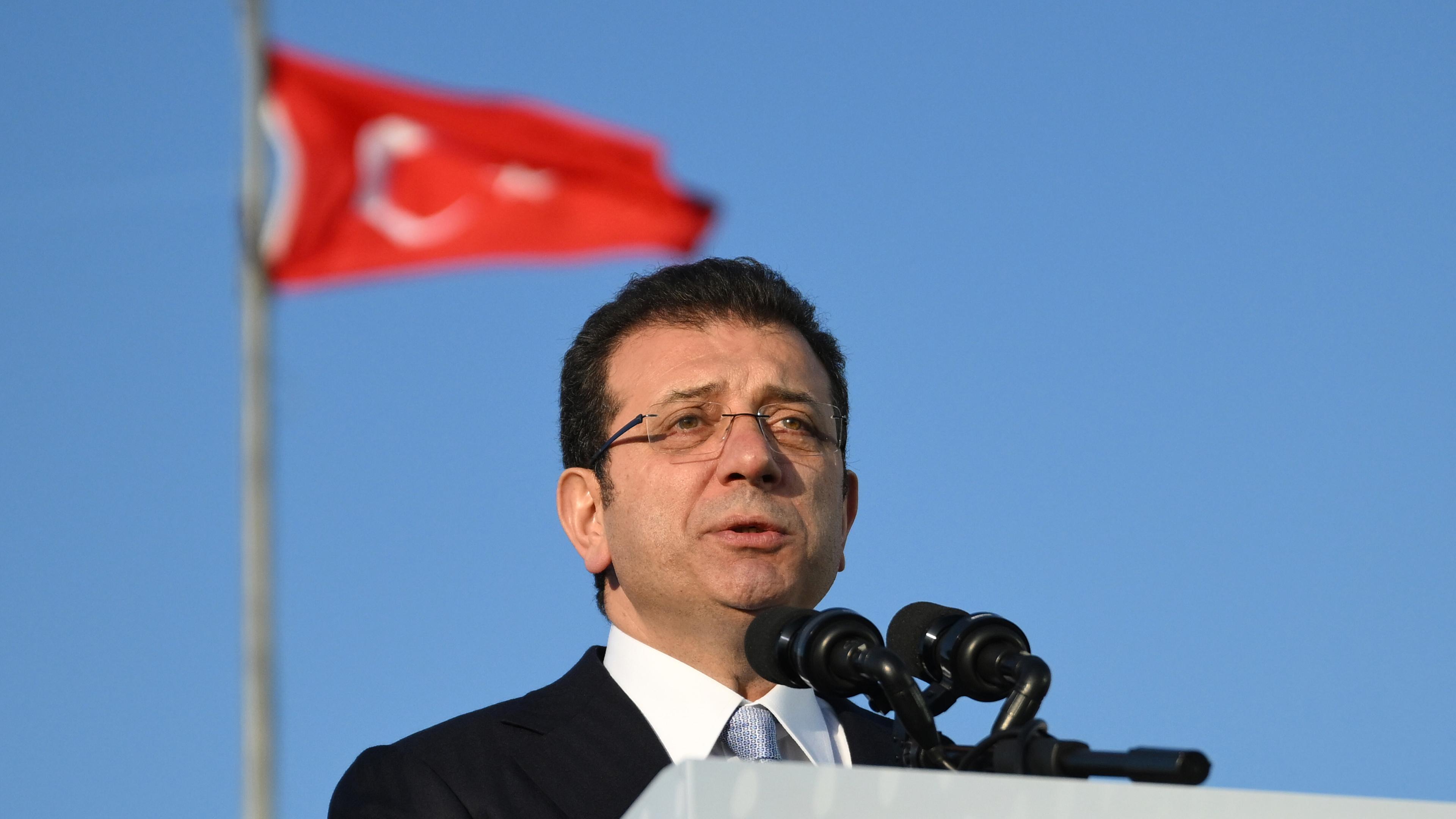 Ekrem Imamoglu von der Republikanischen Volkspartei (CHP) gilt als einer der stärksten politischen Rivalen des türkischen Präsidenten Recep Tayip Erdogan. 