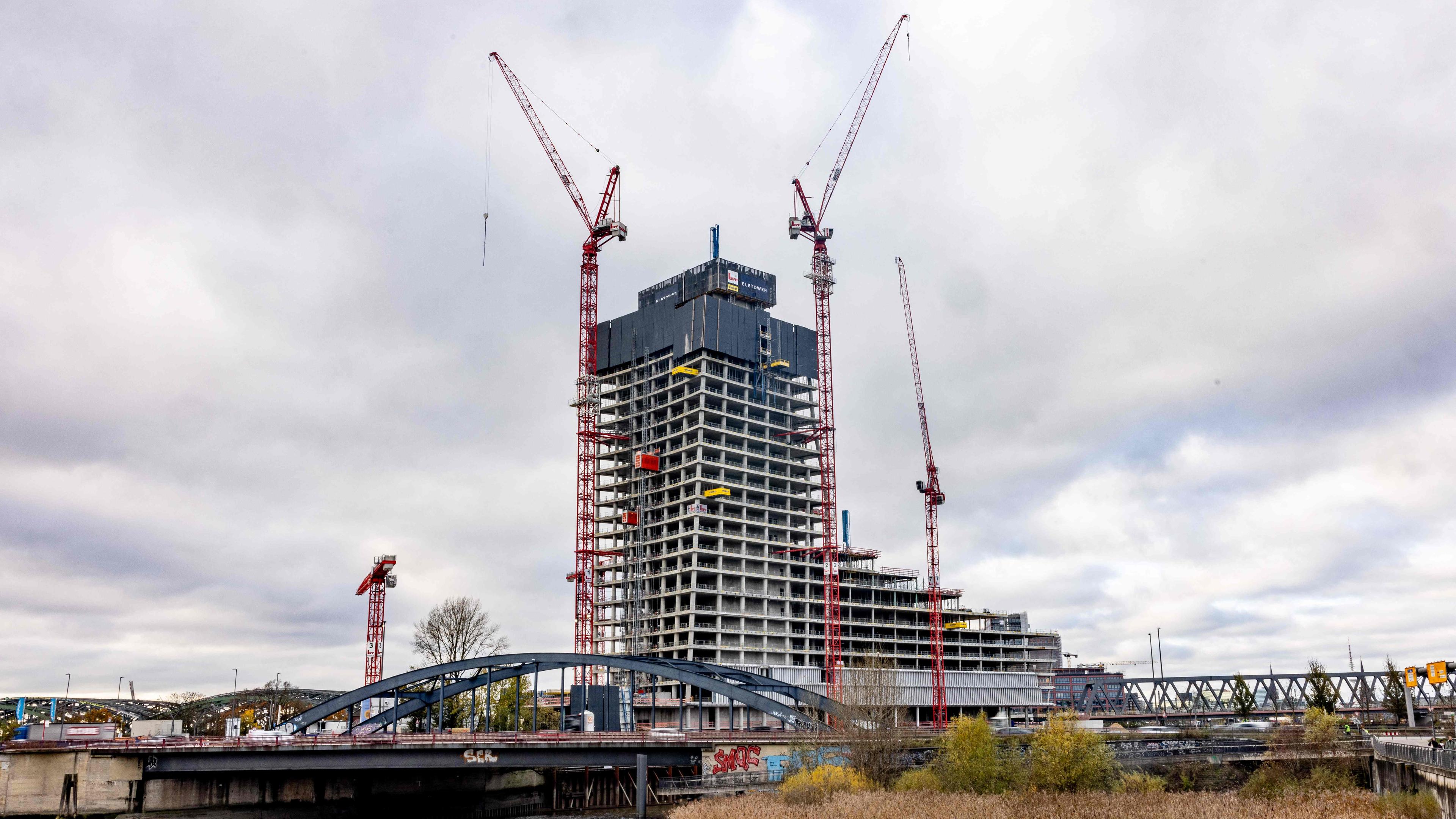 Die Elbtower-Baustelle der Signa Real Estate Management Germany in Hamburg.