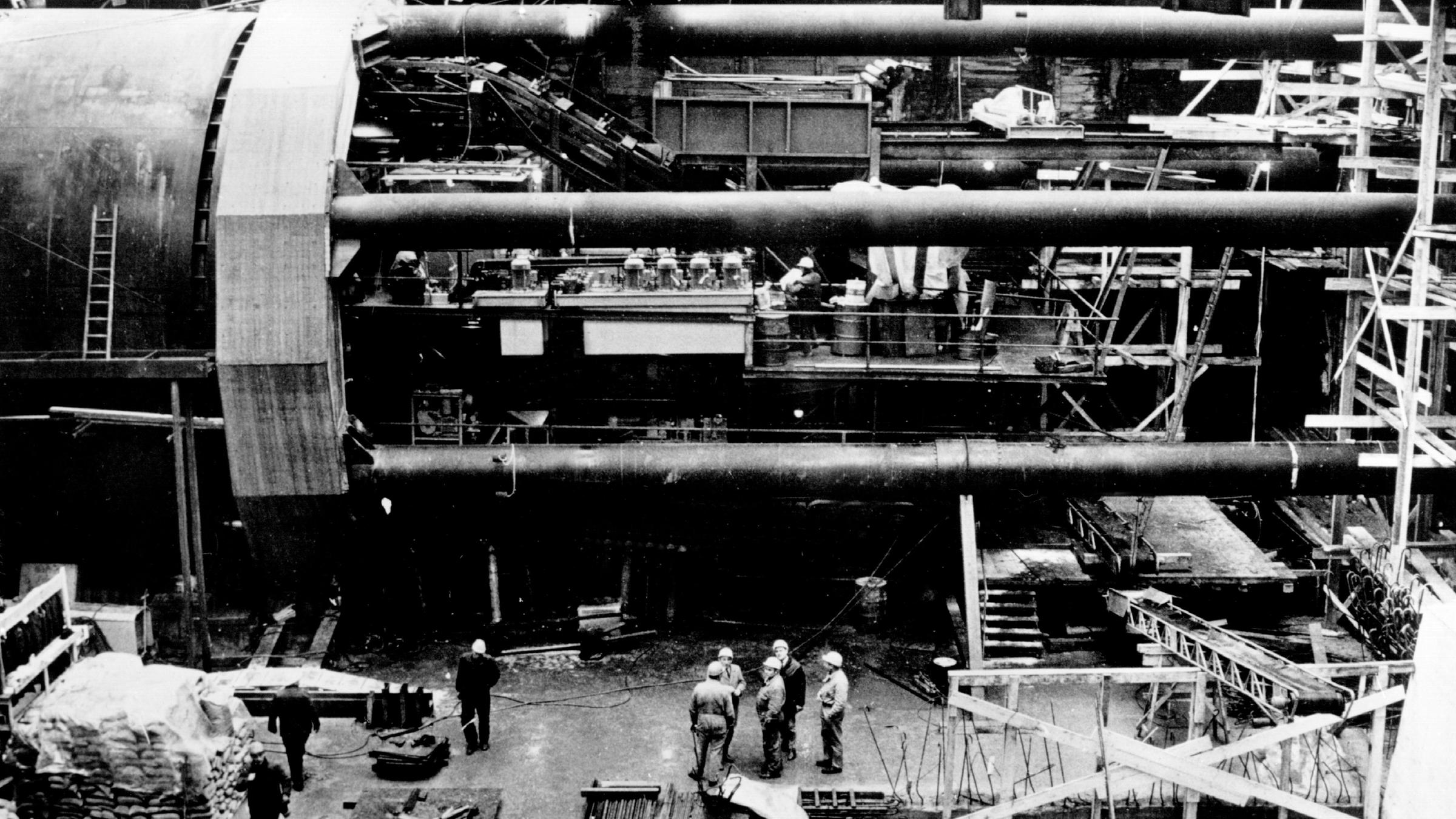 Weltgrößte Schildvortriebsmaschine "Otto" auf der Baustelle des Elbtunnels, 1969