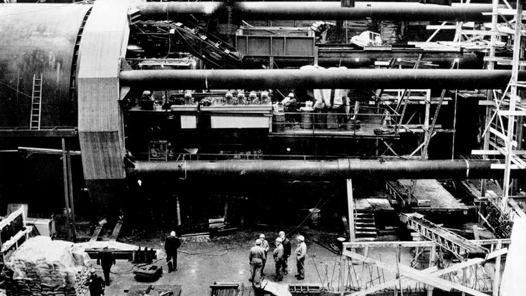 Weltgrößte Schildvortriebsmaschine "Otto" auf der Baustelle des Elbtunnels, 1969