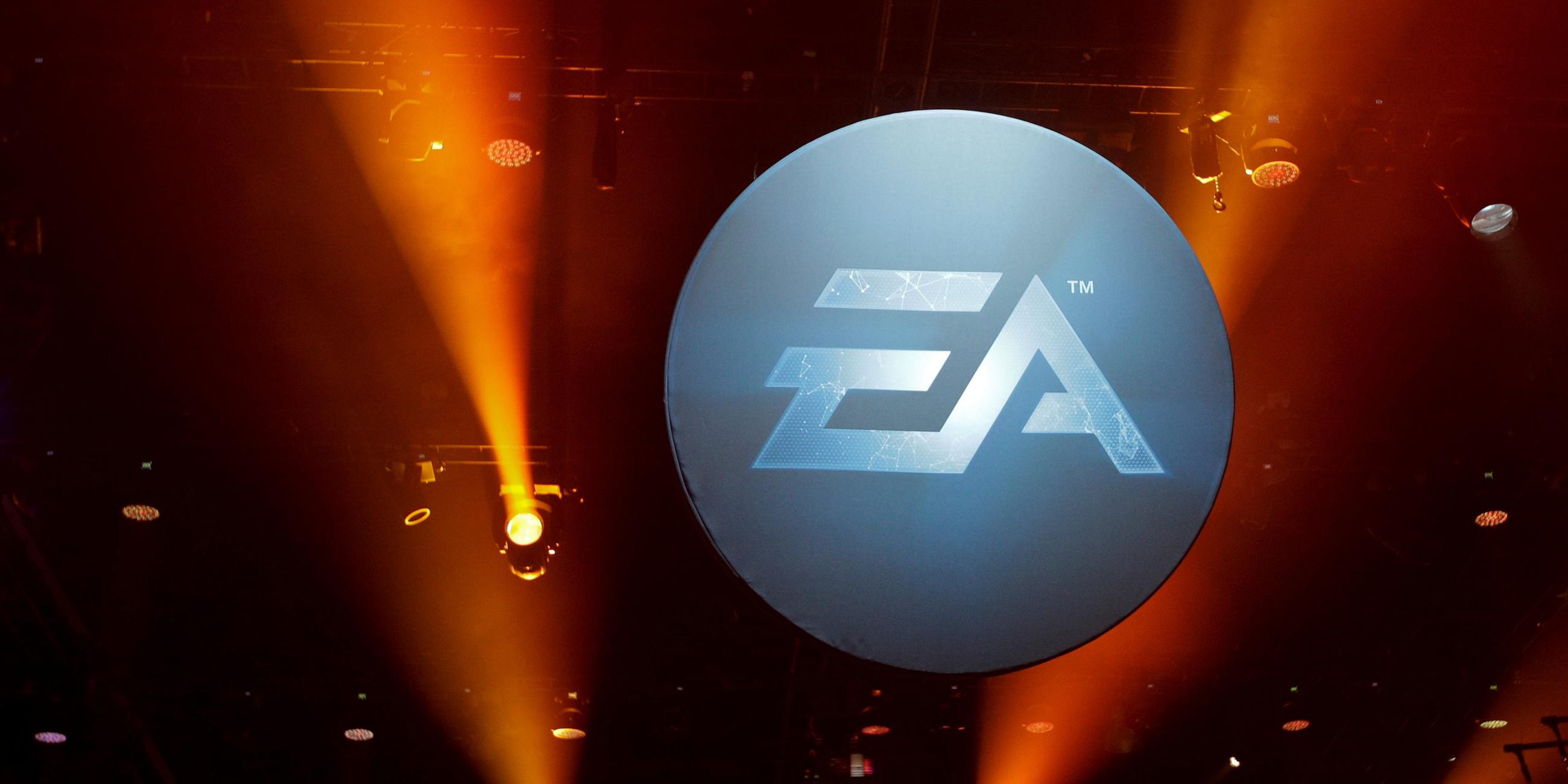 Das Logo der Firma Electronic Arts wird auf einer Videospiel Messe in Los Angeles gezeigt. (Archiv)