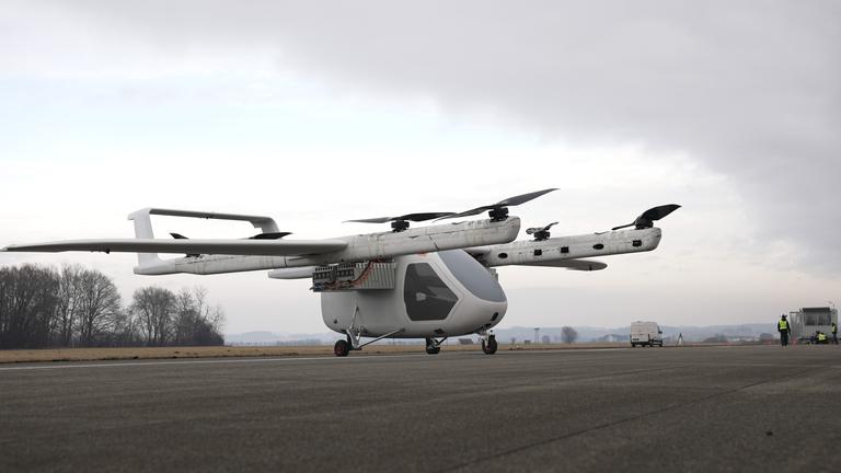 Ein Prototyp des fliegenden Krankenwagens, den das oberbayerische Start-Up ERC System in Kooperation mit der Luftrettung DRF entwickelt.