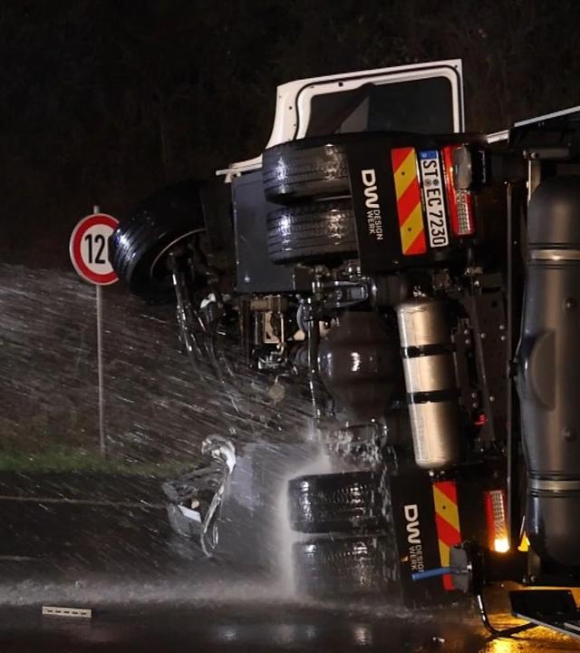 Brennender Elektro-LKW auf A46