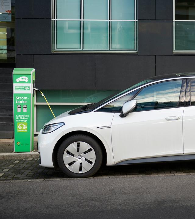 Elektroauto VW ID.3 an Ladestation
