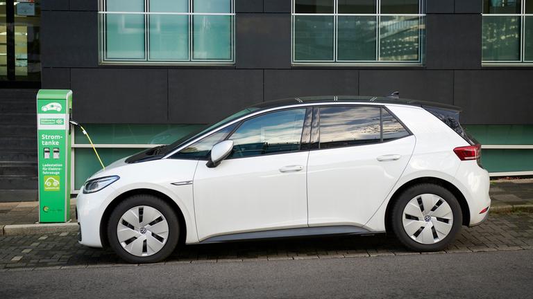 Elektroauto VW ID.3 an Ladestation