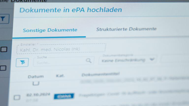 Benutzeroberfläche der elektronischen Patientenakte am Computer