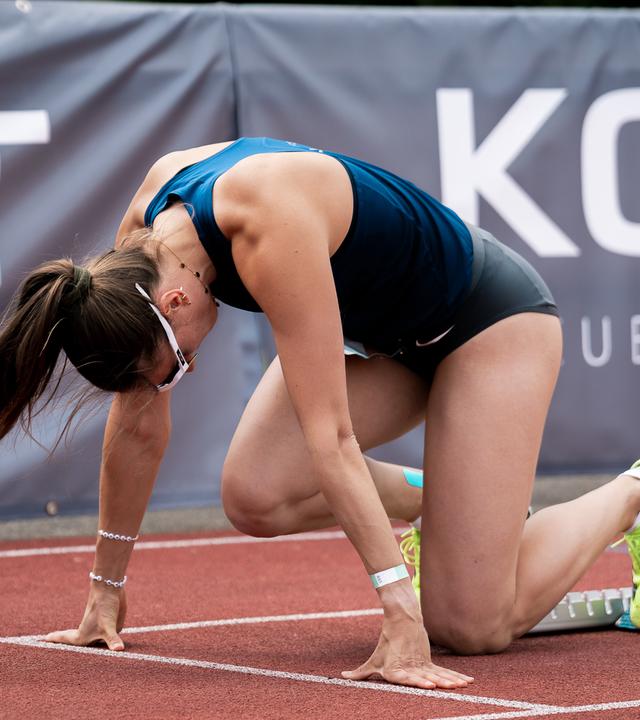 Elena Kelety im Startblock