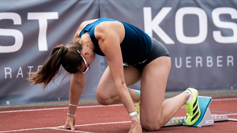 Elena Kelety im Startblock