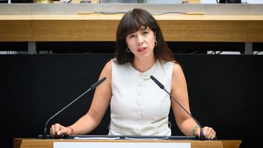 Elif Eralp (Die Linke) bei einer Plenarsitzung des Berliner Abgeordnetenhauses.