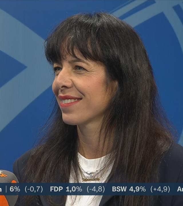 Linken-Spitzenkandidatin Elif Eralp mit einer Reaktion zur Abgeordnetenhauswahl in Berlin.