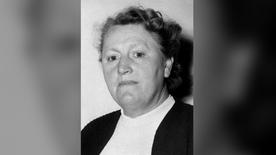 Activista por los derechos de las mujeres, política del SPD y "Madre de la Ley Fundamental" Elisabeth Selbert en 1953.