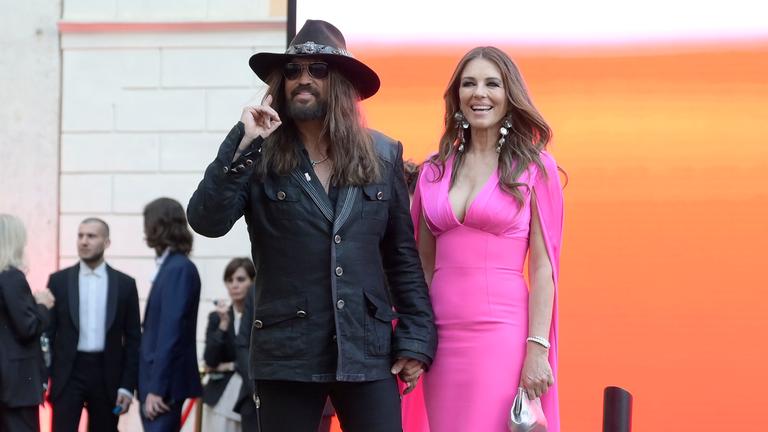 Elizabeth Hurley & Billy Cyrus im Liebesglück