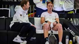 Ella Seidel (Alemania) sentada junto a Rainer Schüttler (izq.). 