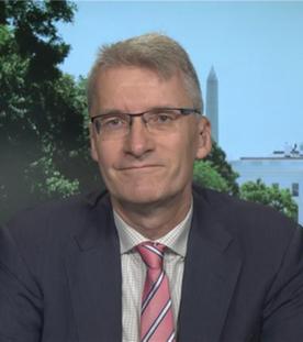 Elmar Theveßen im Schaltespräch in der ZDFheute live