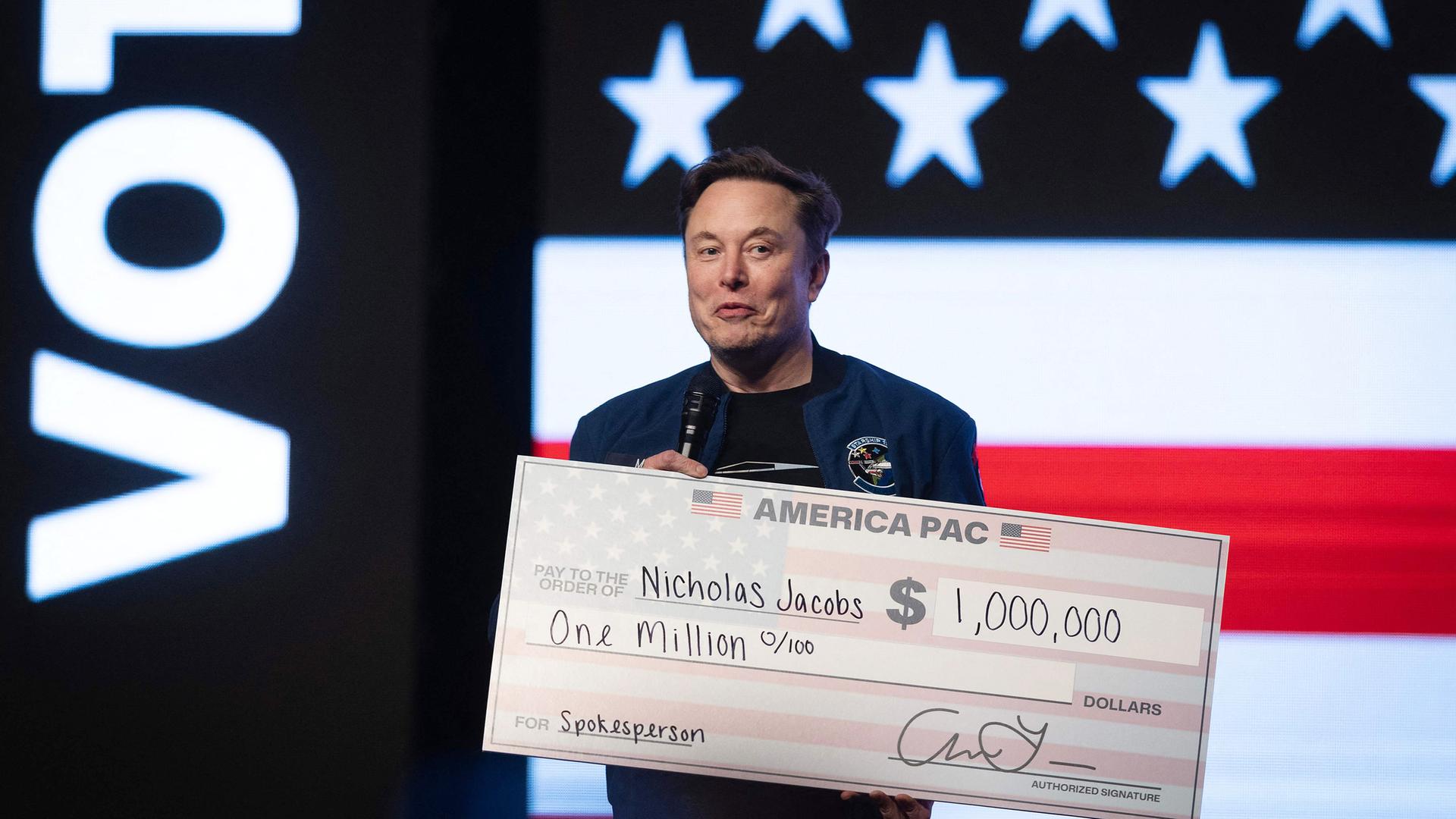 Elon Musk auf einer Kundgebung in der Stadt Green Bay.