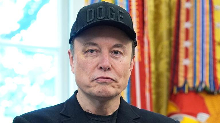 Elon Musk nimmt an einer Pressekonferenz mit US-Präsident Trump im Oval Office des Weißen Hauses Ende Mai teil.
