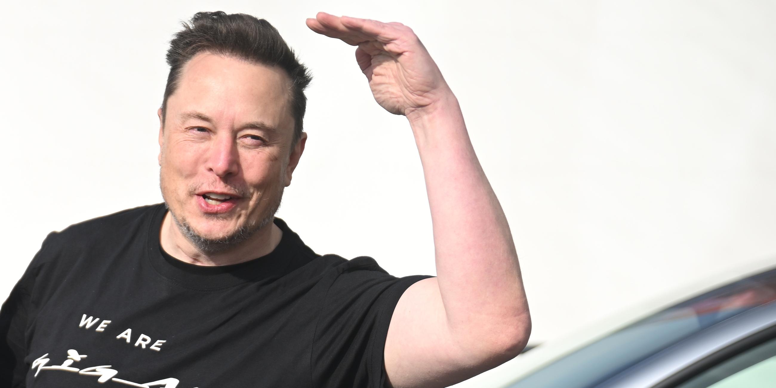 Archiv: Tesla-Chef Elon Musk verlässt die Tesla Gigafactory Berlin-Brandenburg.