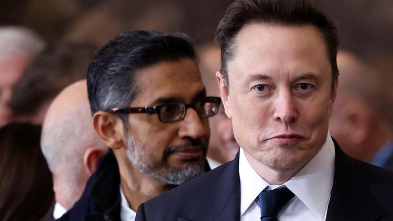 Elon Musk mit Sundar Pichai bei der Amtseinführung Trumps.