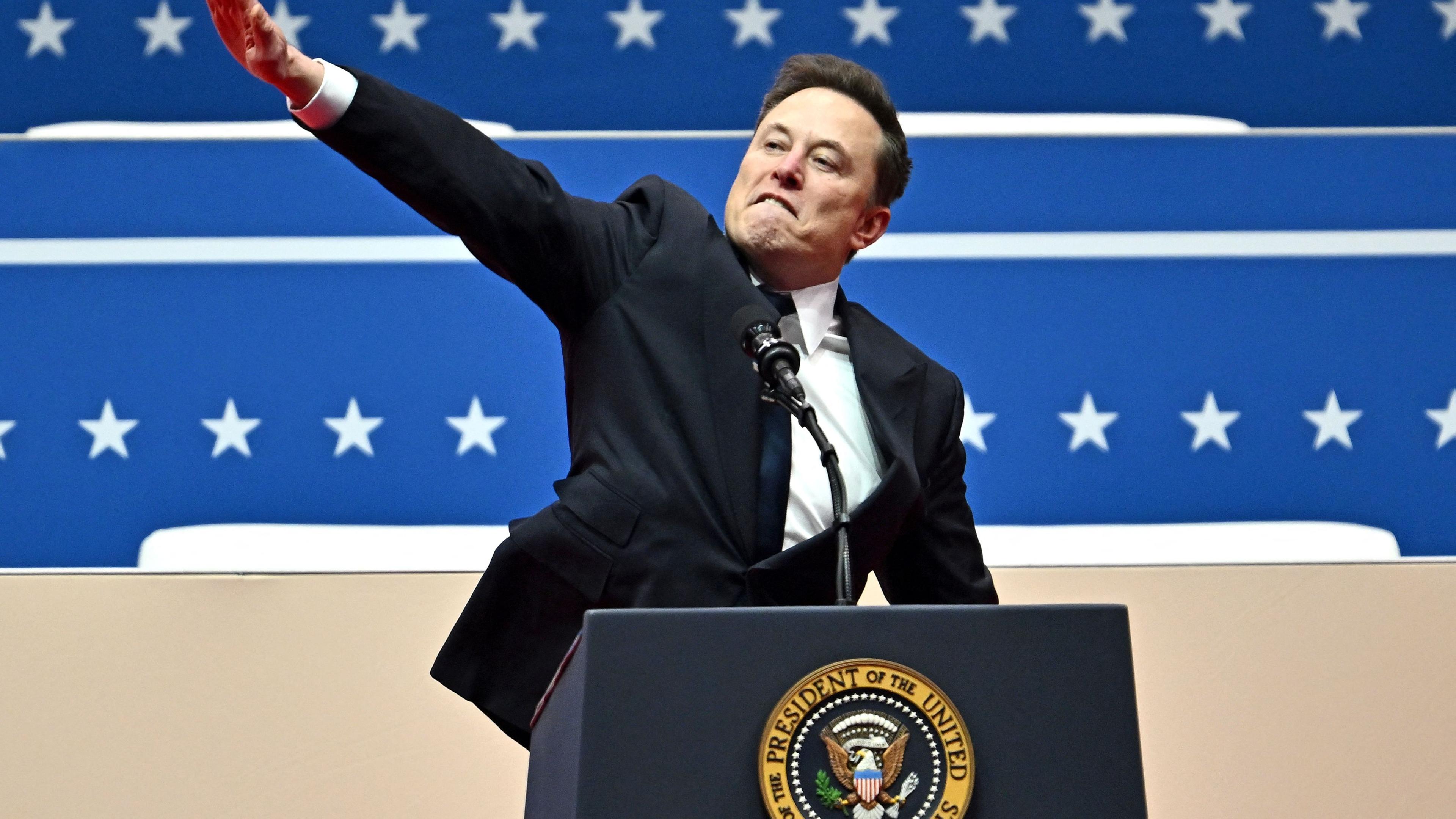 Tesla- und SpaceX-CEO Elon Musk gestikuliert während seiner Rede während der Eröffnungsparade in der Capitol One Arena in Washington, D.C., am 20. Januar 2025. 