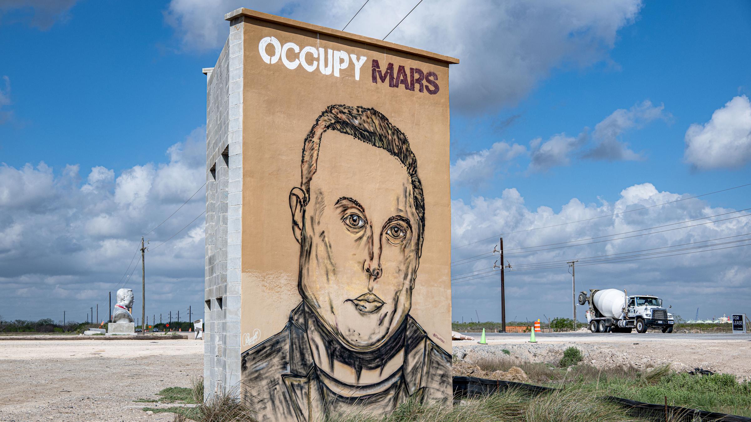 Graffiti mit einem Gesicht von Elon Musk, darüber steht "Occupy Mars".