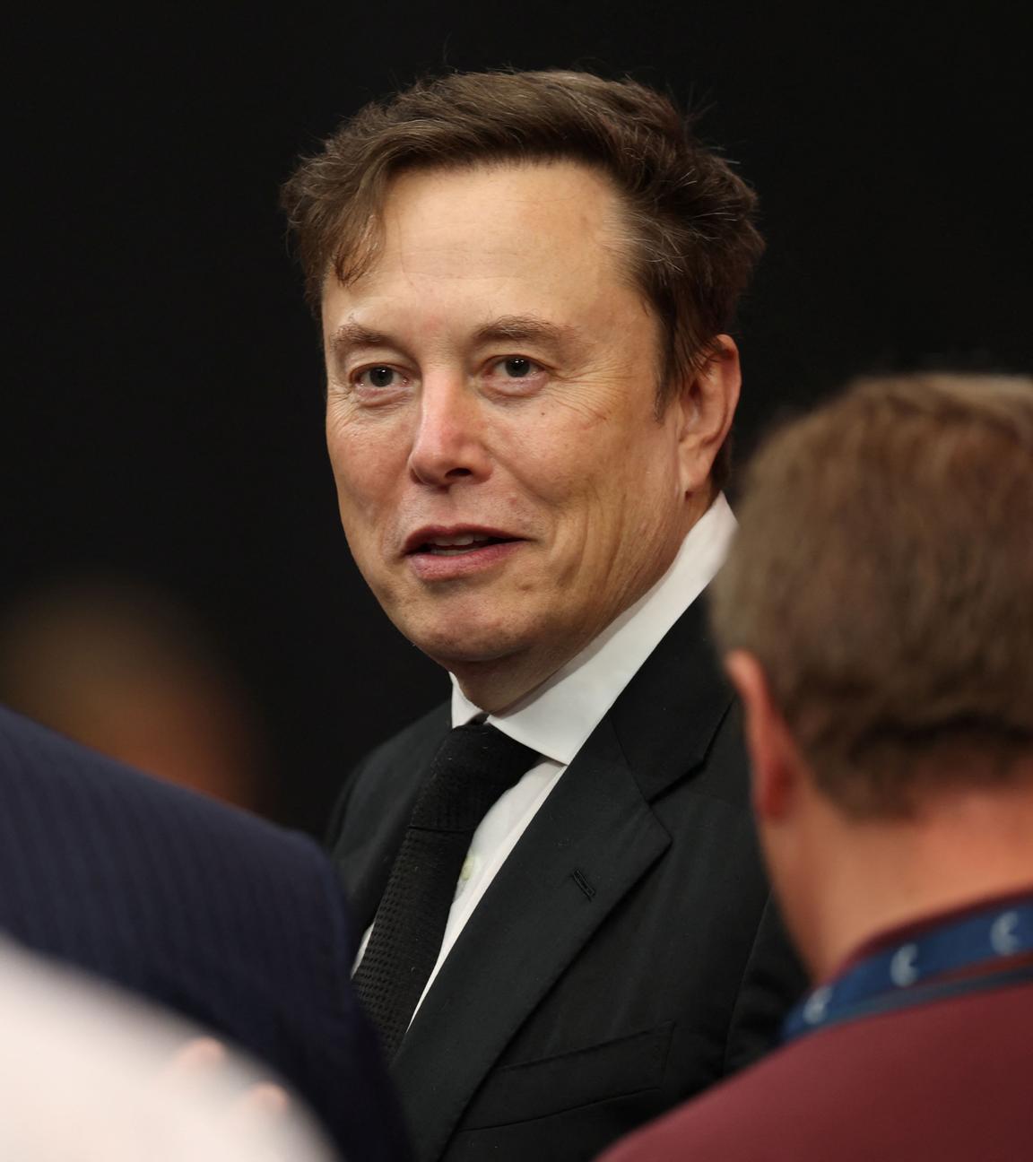 Tesla-Chef Elon Musk nimmt an der öffentlichen Trauerfeier für den rechtsgerichteten Aktivisten Charlie Kirk teil.