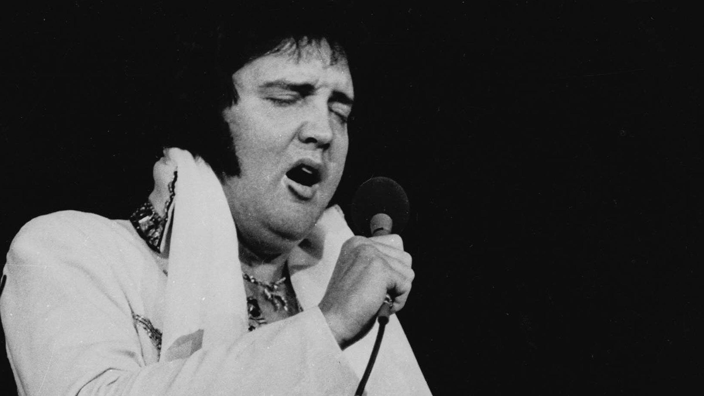 In den 70er-Jahren übernimmt er große Tourneen, tritt in edelsteinbesetzten Anzügen, Hüftgurt und gewaltigen Koteletten auf. Seine Gesundheit leidet. 1973 wird seine Ehe geschieden. 