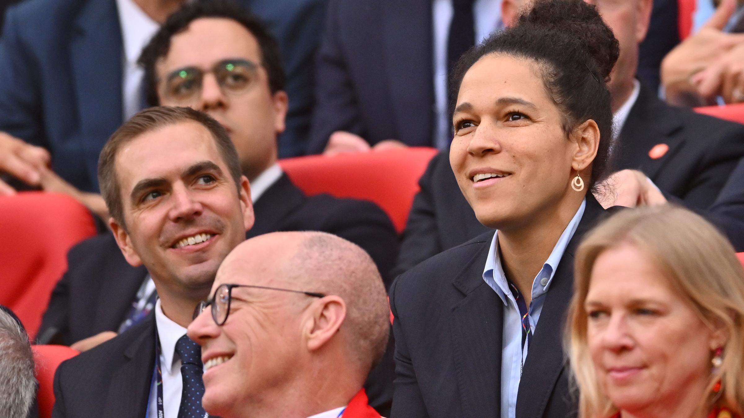 Philipp Lahm und Celia Sasic auf der Tribüne.